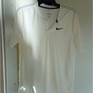 Nike Men’s dry fit white Short-Sleeve Polo with Black Swoosh sz medium